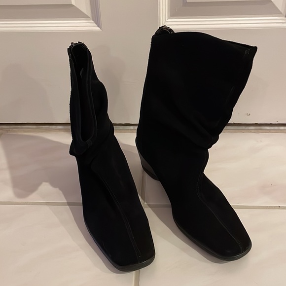 Nine West black suede wedge heel boots 7.5 never worn . Like new - Picture 4 of 5